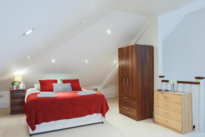 Finchley Central Spacious 3 bed triplex loft style apartment